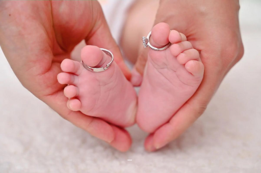 东海几个月宝宝可以坐着 东海几个月宝宝可以坐着